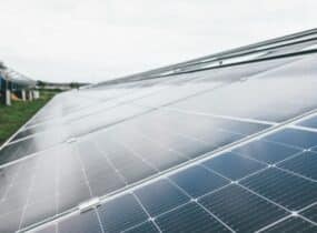 Degrado dei moduli fotovoltaici: come misurarlo, quando preoccuparsi e come scegliere tra sostituzione o revamping